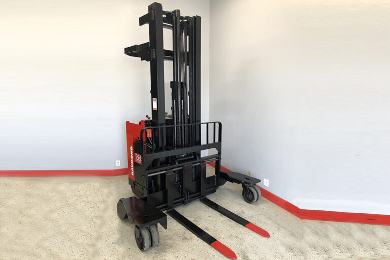 Moffett Forklift Training in Scarborough, ON Counterbalance & Reach
